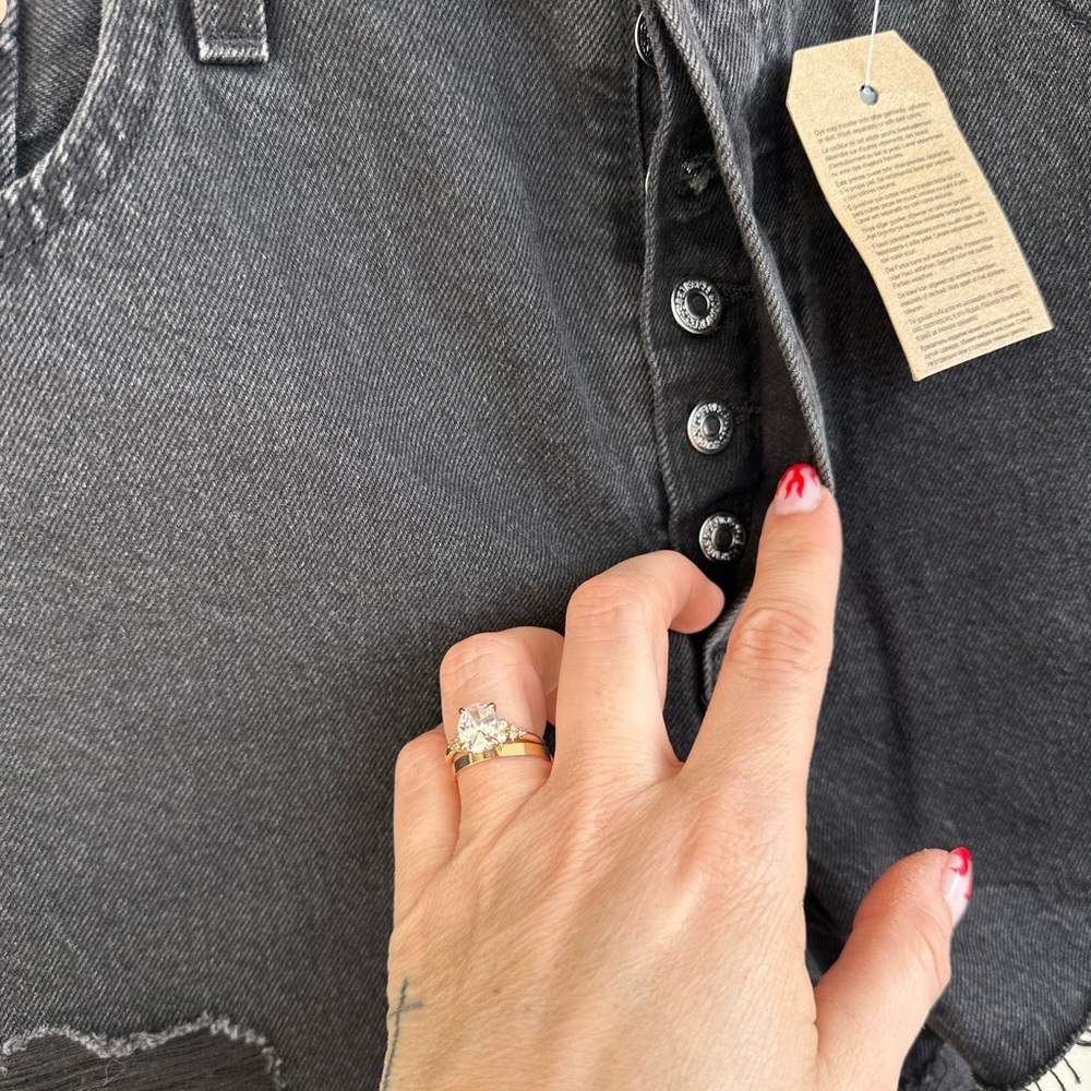 Levi's Women's Black Jean Shorts - Picture 3 of 5
